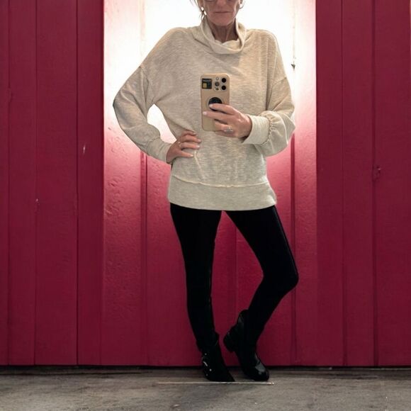 Cherish Apparel oversized, raw hem, cowl neck oatmeal colored top size Med - Picture 6 of 14